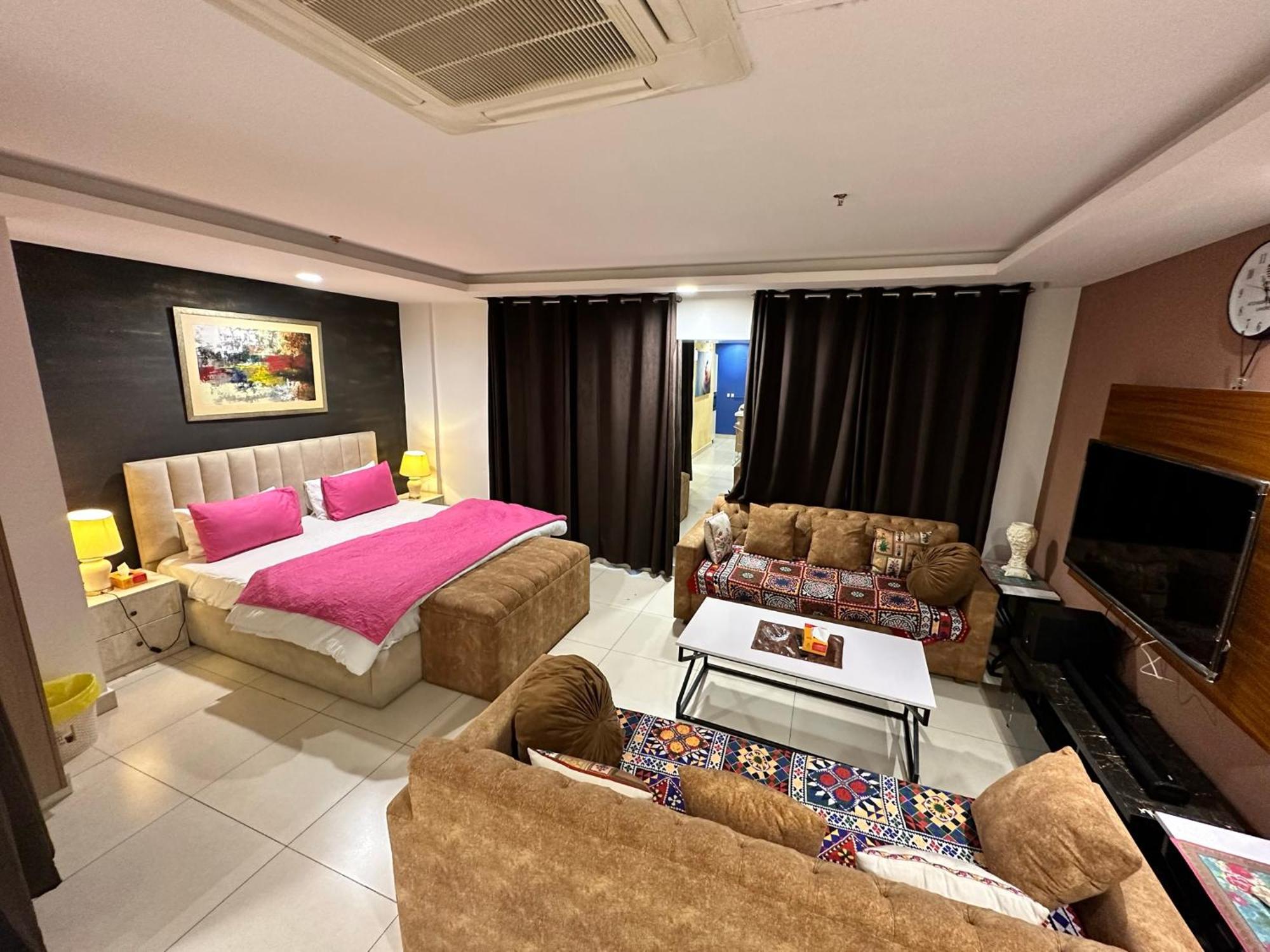 Sunset Luxury Gold Crest Mall Residency Lahore Eksteriør billede