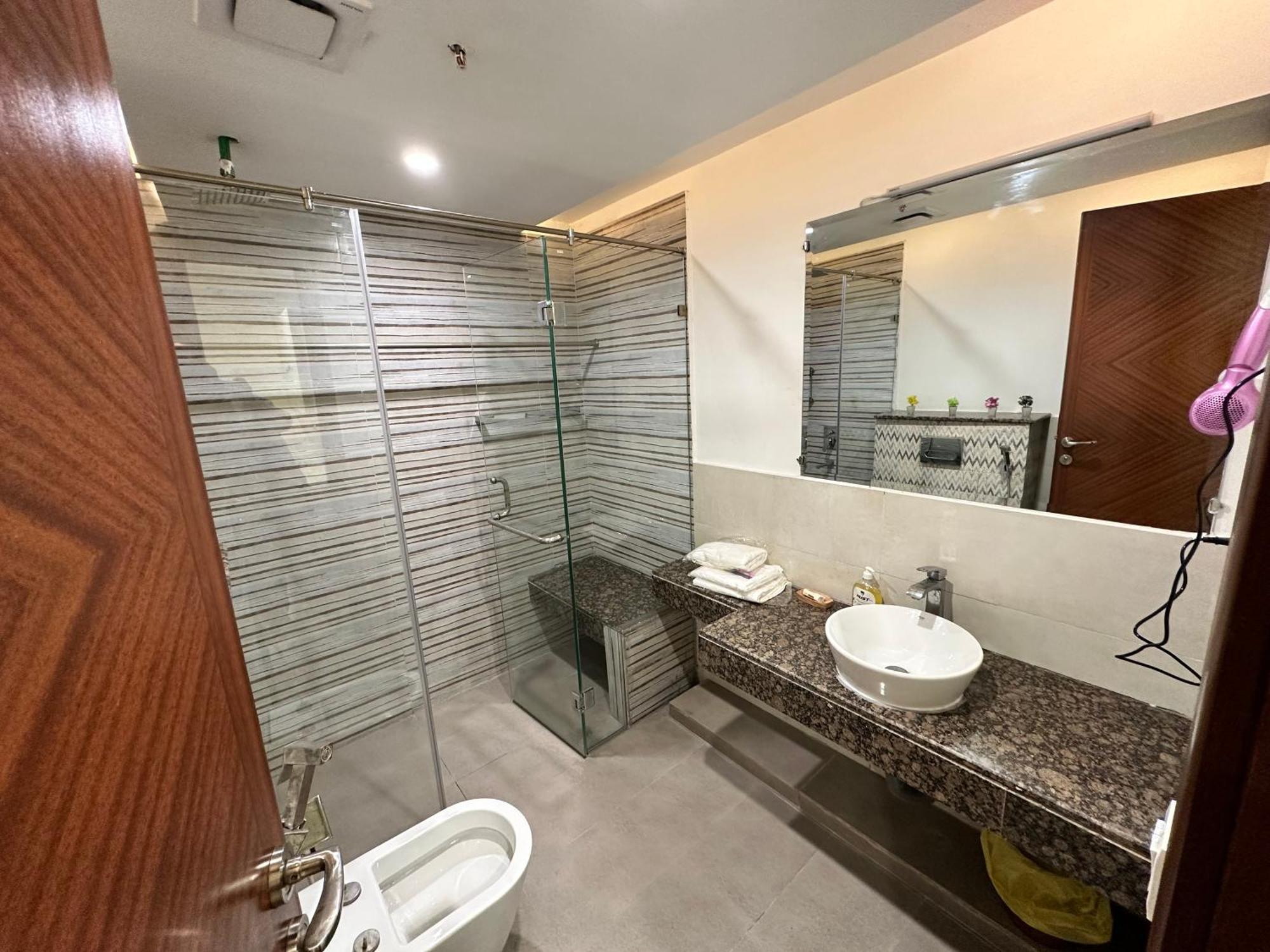 Sunset Luxury Gold Crest Mall Residency Lahore Eksteriør billede