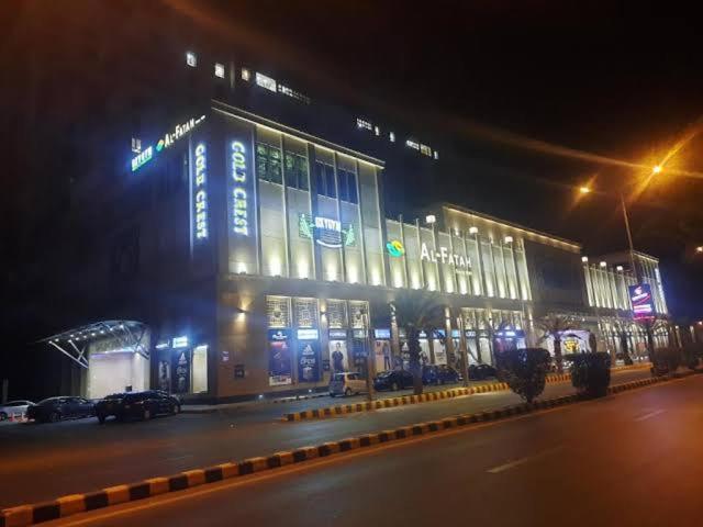 Sunset Luxury Gold Crest Mall Residency Lahore Eksteriør billede